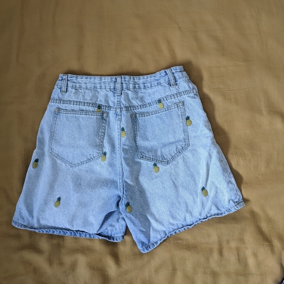 Streetwear Society Pineapple Print Shorts - Picture 2 of 3